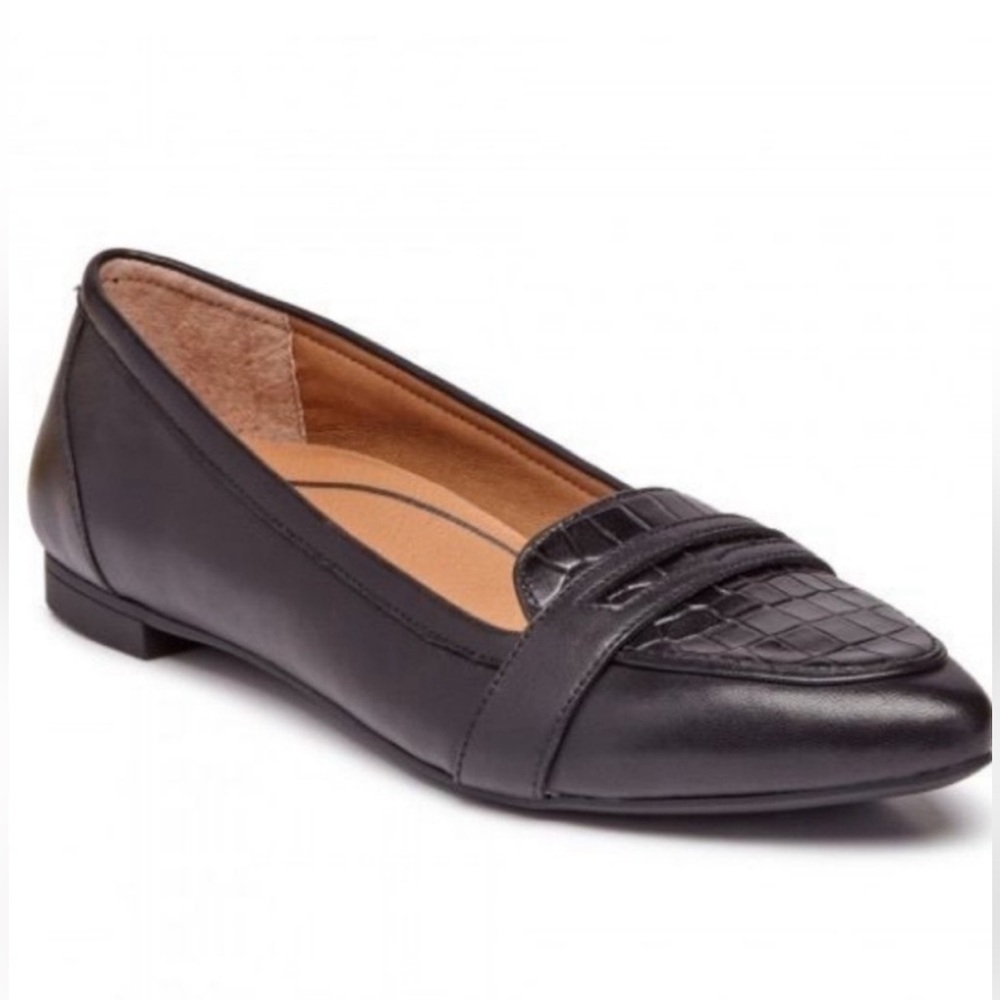 Vionic Black Classic Loafers with Textured Leather